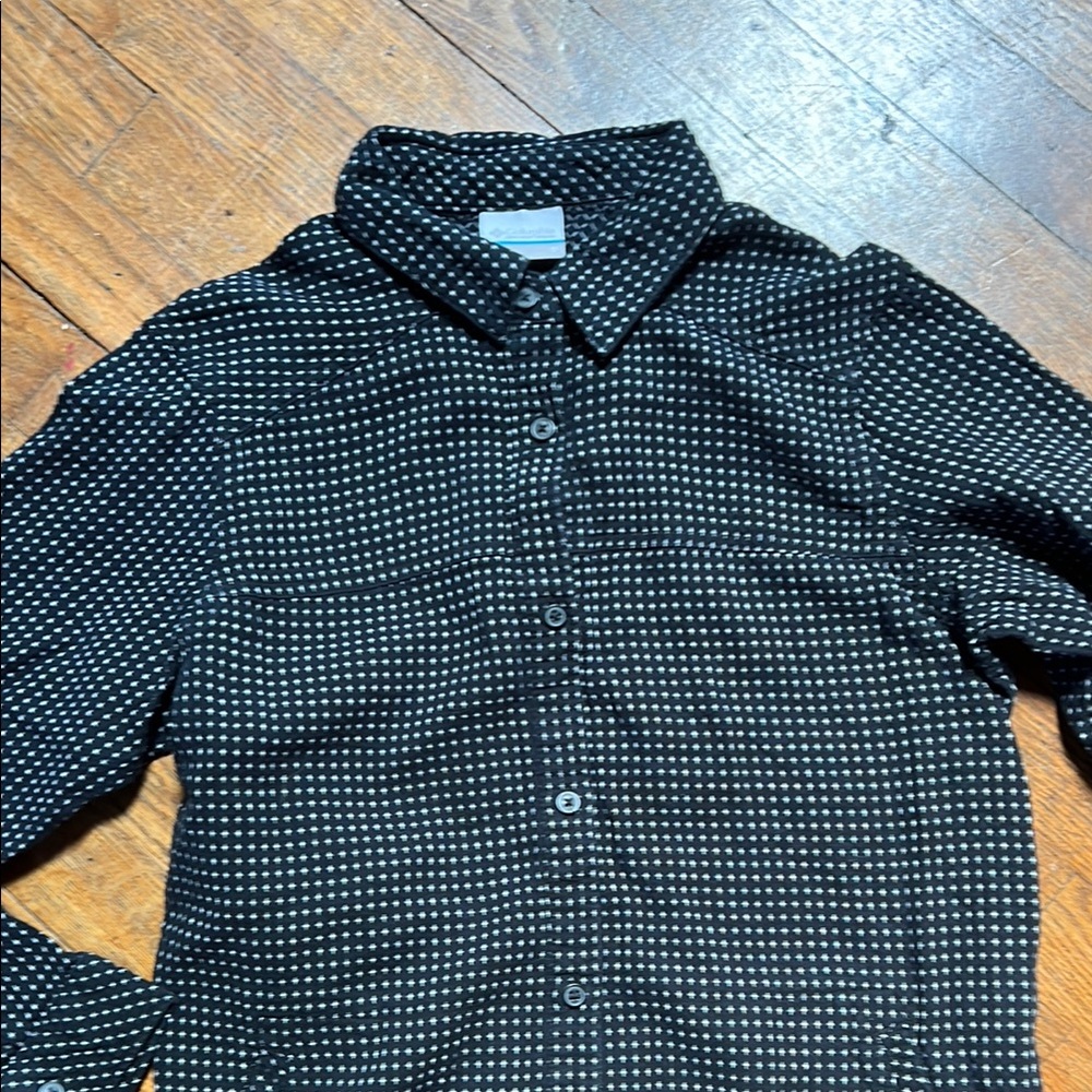 Women’s Columbia shirt - size M